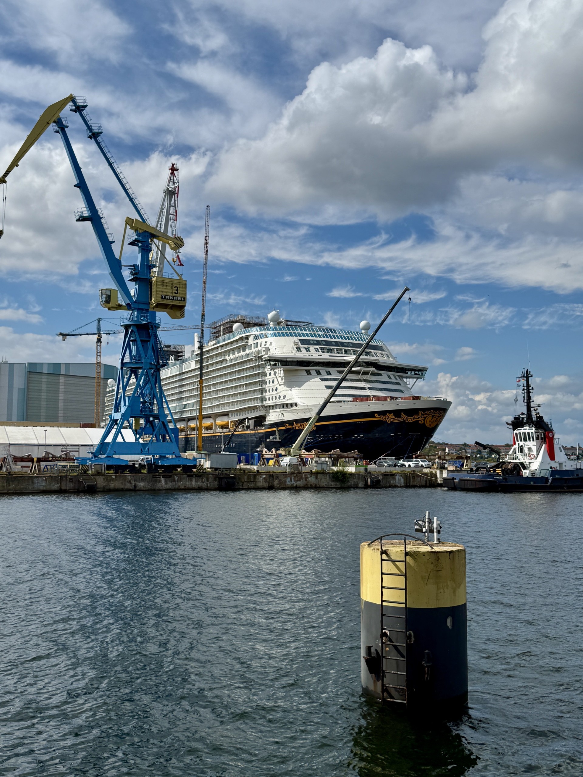 Disney Adventure Shipyard Construction